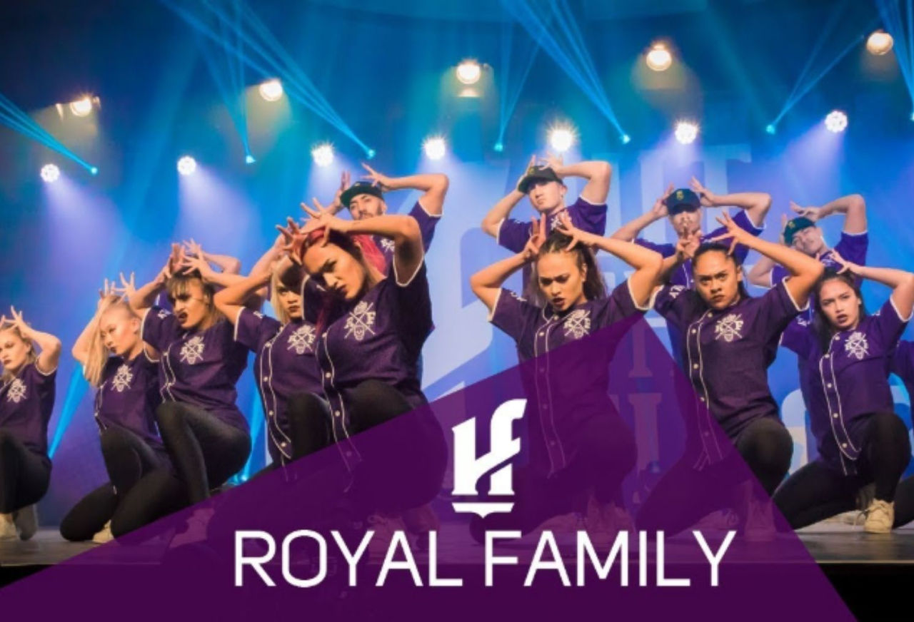 Royal Family dance performance